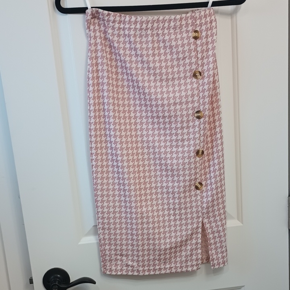 SHEIN Pink Houndstooth Pencil Skirt with Gold Buttons